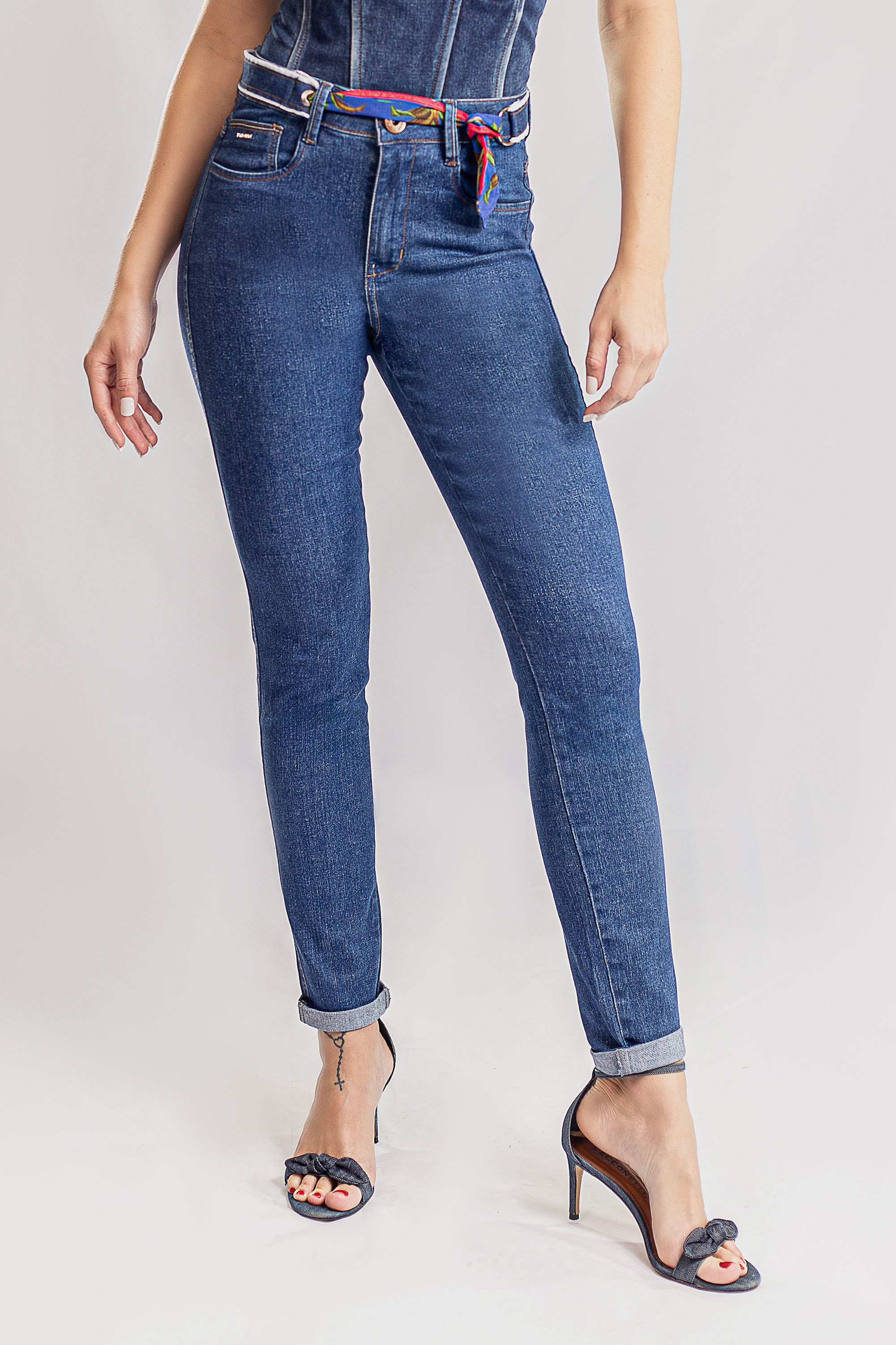 Calça jeans feminina de amarrar best sale na cintura